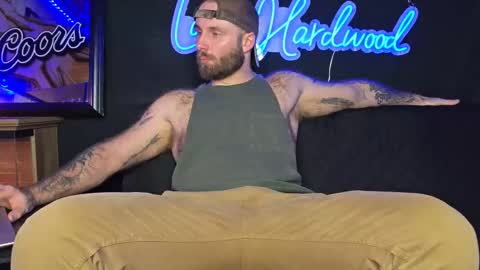 Snapshot of lancehardwood222 chatting on January 17, 1:21 am LANCE online show from January 17, 1:21 am