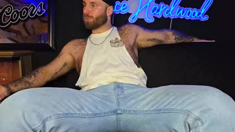 Snapshot of lancehardwood222 chatting on February 7, 1:31 am LANCE online show from February 7, 1:31 am