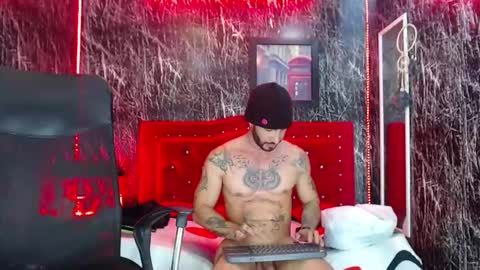 Lancelot Benwick online show from February 9, 11:15 pm