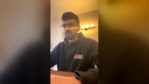 lander920612 online show from March 6, 9:06 am