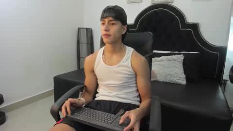 landercruz online show from October 19, 3:51 am