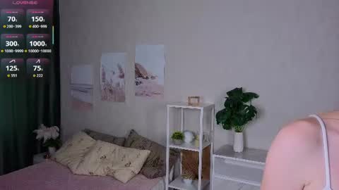 Snapshot of laniehohenberger chatting on July 10, 1:10 am Hello everyone Im Gena online show from July 10, 1:10 am