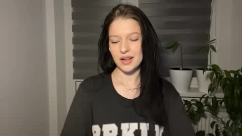 Sarah online show from March 3, 6:14 pm