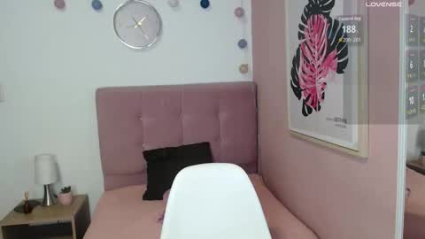 Lanna online show from October 31, 1:34 pm