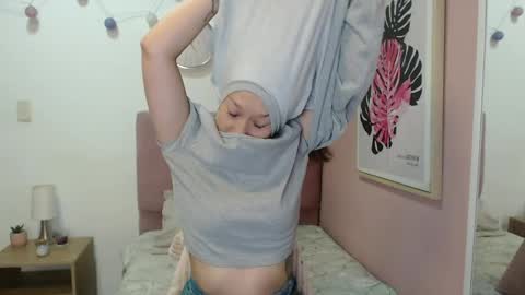 Lanna online show from April 21, 1:17 pm