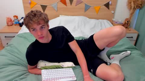 Fandi online show from April 3, 2:04 pm