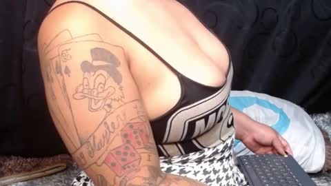 lapeligrosa_ online show from January 9, 9:05 pm