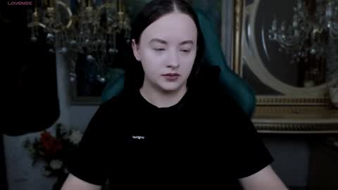 Snapshot of lara_benson_ chatting on November 27, 10:50 am lara_benson_ online show from November 27, 10:50 am