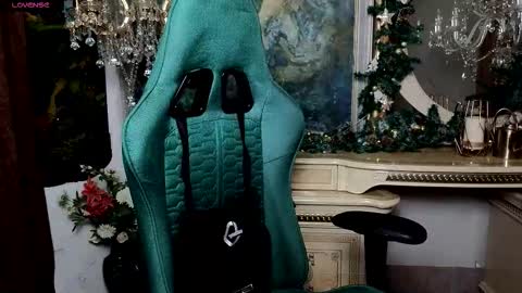 Snapshot of lara_benson_ chatting on December 17, 10:32 am lara_benson_ online show from December 17, 10:32 am