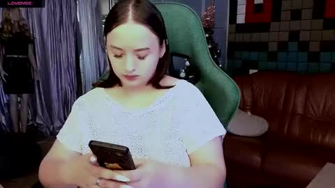 Snapshot of lara_benson_ chatting on December 20, 10:33 am lara_benson_ online show from December 20, 10:33 am