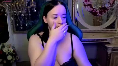 lara_benson_ online show from February 7, 7:45 am