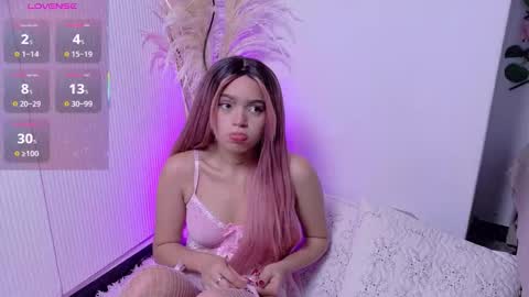 Lara Gill online show from November 13, 12:15 pm