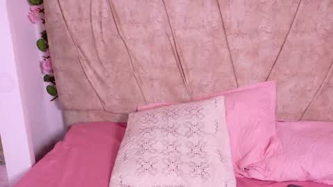 Lara Gill online show from December 5, 8:27 pm