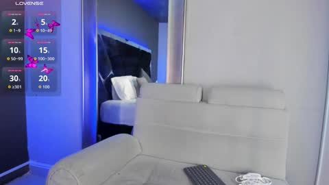 Lara online show from March 24, 7:08 pm