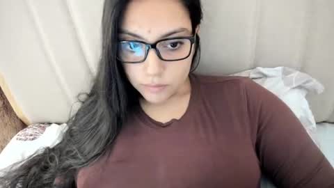 lara online show from November 8, 7:34 pm