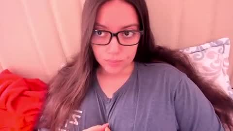 Snapshot of laracamille chatting on April 24, 2:52 pm lara online show from April 24, 2:52 pm