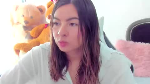 Snapshot of laracat18 chatting on April 25, 6:38 pm Lara online show from April 25, 6:38 pm