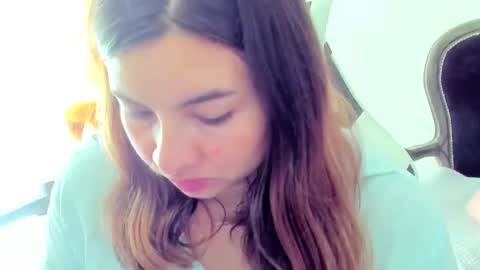 Snapshot of laracat18 chatting on April 26, 1:09 pm Lara online show from April 26, 1:09 pm