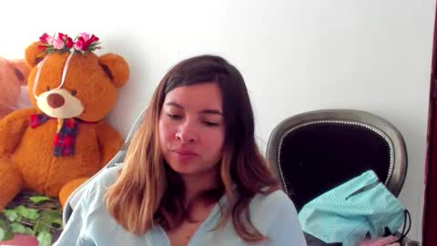 Snapshot of laracat18 chatting on May 3, 1:50 pm Lara online show from May 3, 1:50 pm