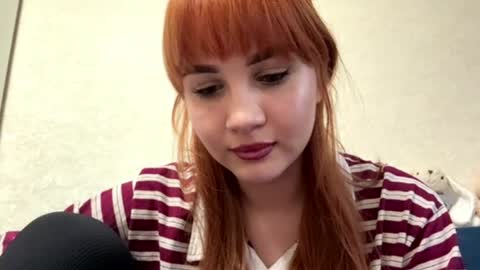 Snapshot of laraesagon chatting on April 9, 8:09 am Lily online show from April 9, 8:09 am