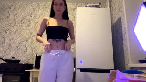 lara online show from April 7, 8:31 pm