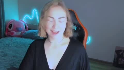 LaraKrein lk online show from March 15, 2:45 pm