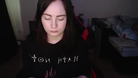 Laralianna online show from December 18, 10:43 am