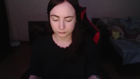 Laralianna online show from February 5, 6:01 pm