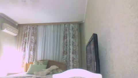 laramrs online show from October 29, 4:42 pm