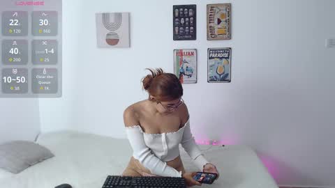 Snapshot of laramucci chatting on September 18, 8:00 pm laramucci online show from September 18, 8:00 pm