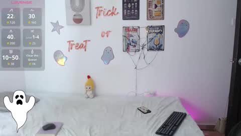 Snapshot of laramucci chatting on October 9, 7:45 pm laramucci online show from October 9, 7:45 pm