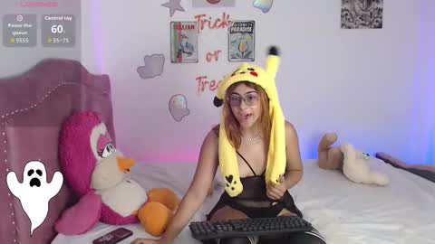 Snapshot of laramucci chatting on October 31, 7:59 pm laramucci online show from October 31, 7:59 pm