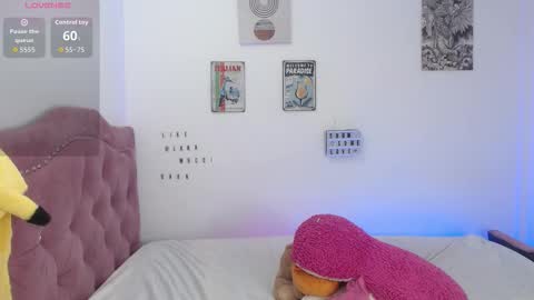 Snapshot of laramucci chatting on November 9, 7:45 pm laramucci online show from November 9, 7:45 pm