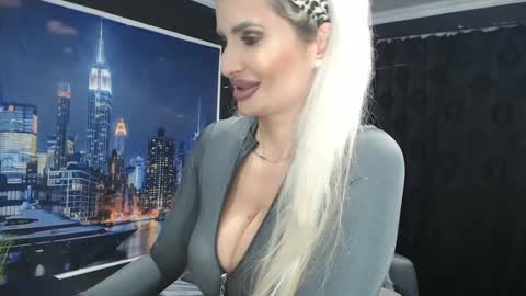 laras_moans online show from December 29, 12:12 pm