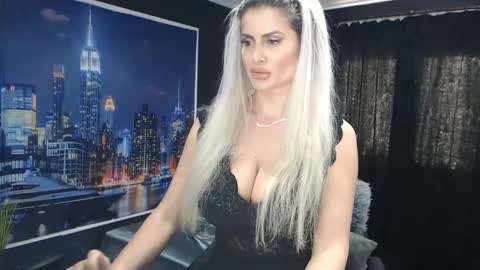 laras_moans online show from January 1, 11:38 am