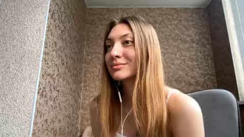 Snapshot of lareebuggie chatting on June 8, 7:09 am Eva online show from June 8, 7:09 am