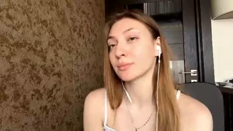 Snapshot of lareebuggie chatting on June 18, 9:14 am Eva online show from June 18, 9:14 am