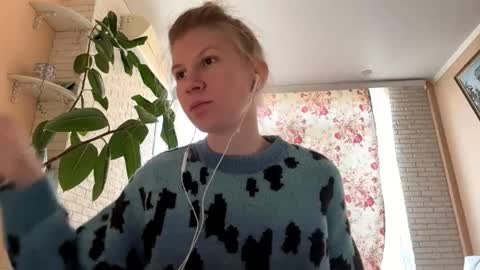 Snapshot of larhondaalsobrook chatting on October 21, 1:01 pm Eva online show from October 21, 1:01 pm