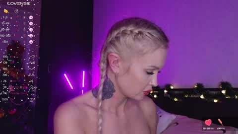 Snapshot of larine_morgan chatting on December 30, 2:40 pm LarineGMT7 UTC6 online show from December 30, 2:40 pm
