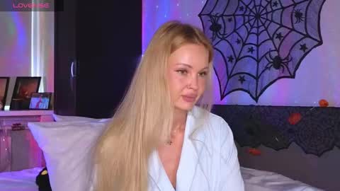 Snapshot of larine_morgan chatting on October 21, 3:07 am LarineGMT7 UTC6 online show from October 21, 3:07 am