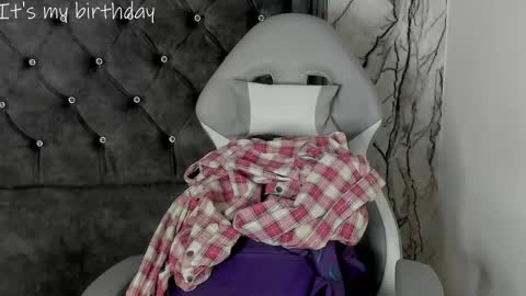 Snapshot of larissa01_ chatting on January 16, 2:41 am Lari online show from January 16, 2:41 am