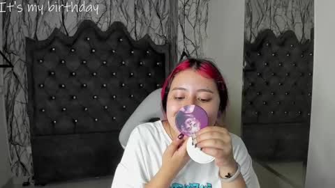 Snapshot of larissa01_ chatting on January 18, 2:58 am Lari online show from January 18, 2:58 am