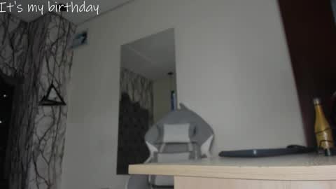 Snapshot of larissa01_ chatting on January 18, 6:03 am Lari online show from January 18, 6:03 am