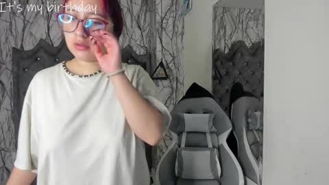 Snapshot of larissa01_ chatting on January 21, 2:54 am Lari online show from January 21, 2:54 am