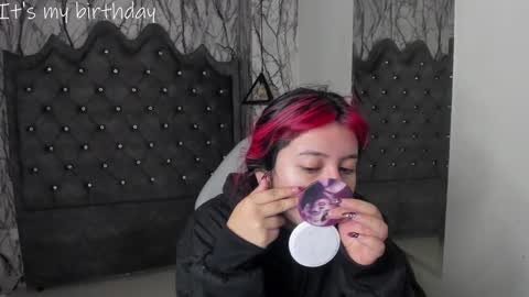 Snapshot of larissa01_ chatting on January 22, 3:09 am Lari online show from January 22, 3:09 am