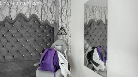 Snapshot of larissa01_ chatting on January 29, 2:19 am Lari online show from January 29, 2:19 am