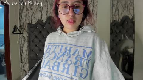 Snapshot of larissa01_ chatting on January 30, 2:38 am Lari online show from January 30, 2:38 am