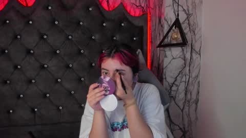 Snapshot of larissa01_ chatting on February 7, 2:40 am Lari online show from February 7, 2:40 am