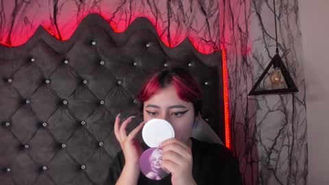 Snapshot of larissa01_ chatting on February 13, 2:45 am Lari online show from February 13, 2:45 am