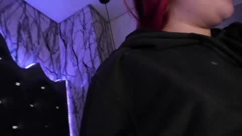 Snapshot of larissa01_ chatting on February 14, 9:13 am Lari online show from February 14, 9:13 am